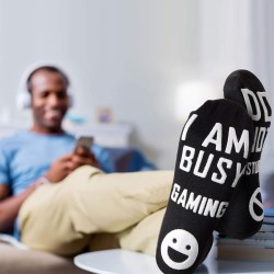 „Do Not Disturb I'm Busy“-Gaming-Socken. Neuartige Gamer-Socken mit Griff für die meisten Menschen „Do Not Disturb I'm Busy“-Gaming-Socken. Neuartige Gamer-Socken mit Griff für die meisten Menschen