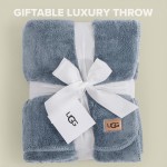 UGG Whitecap Fleece-Überwurfdecke, gemütlicher Plüschüberwurf für Couch oder Bett, luxuriöse Heimdekoration für Wohnzimmer, ultraweiche Decken, maschinenwaschbar, 50 Zoll x 70 Zoll, Denimblau UGG Whitecap Fleece-Überwurfdecke, gemütlicher Plüschüberwurf für Couch oder Bett, luxuriöse Heimdekoration für Wohnzimmer, ultraweiche Decken, maschinenwaschbar, 50 Zoll x 70 Zoll, Denimblau