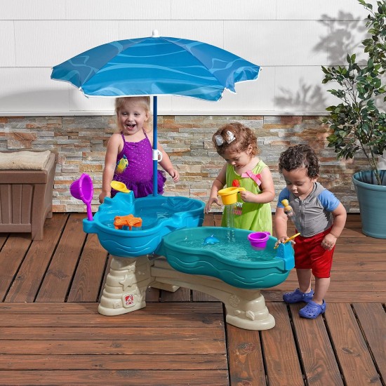Schritt 2 Spill & Splash Seaway-Wassertisch für Kinder, zweistufiger Wasser-Sensortisch für Kinder im Freien mit Regenschirm, ab 1,5 Jahren, 11-teiliges Wasserspielzeugzubehör Schritt 2 Spill & Splash Seaway-Wassertisch für Kinder, zweistufiger Wasser-Sensortisch für Kinder im Freien mit Regenschirm, ab 1,5 Jahren, 11-teiliges Wasserspielzeugzubehör
