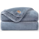 UGG Whitecap Fleece-Überwurfdecke, gemütlicher Plüschüberwurf für Couch oder Bett, luxuriöse Heimdekoration für Wohnzimmer, ultraweiche Decken, maschinenwaschbar, 50 Zoll x 70 Zoll, Denimblau UGG Whitecap Fleece-Überwurfdecke, gemütlicher Plüschüberwurf für Couch oder Bett, luxuriöse Heimdekoration für Wohnzimmer, ultraweiche Decken, maschinenwaschbar, 50 Zoll x 70 Zoll, Denimblau